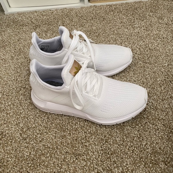 white adidas swift run women's